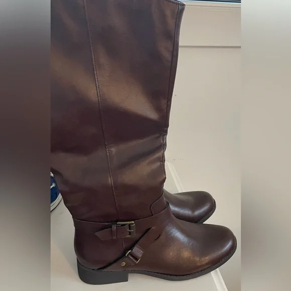 Tall brown boots - Picture 1 of 5